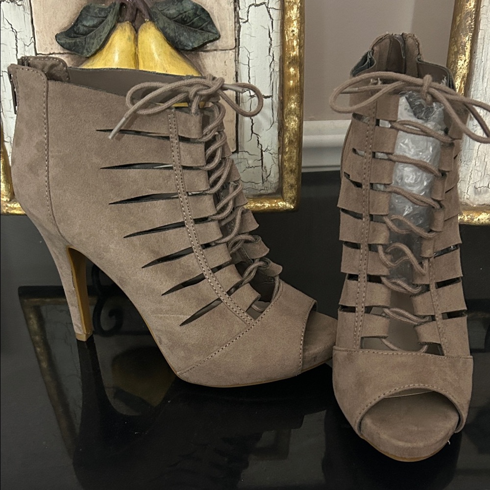 Fergalicious size 7.5 peep toe lace up ankle heels